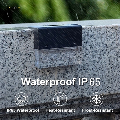 A escada exterior das luzes solares brancas mornas da plataforma IP65 cerca luzes conduzidas postas solares da plataforma 2700K