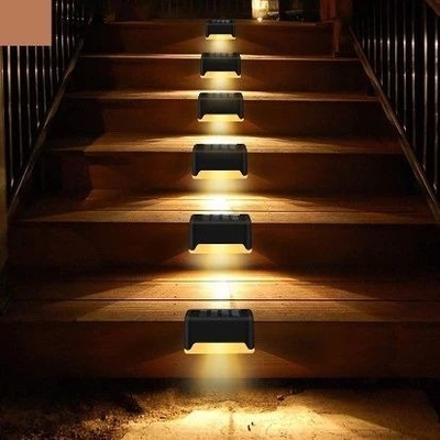A etapa solar da plataforma do jardim impermeável exterior ilumina as luzes solares 2700K do diodo emissor de luz da cerca do balcão